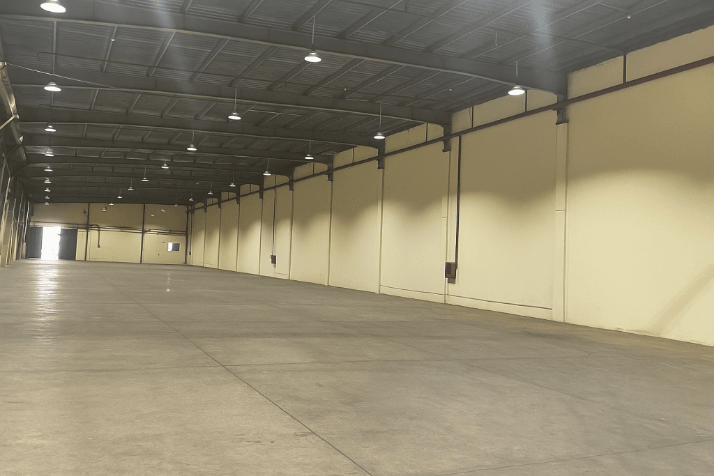 ƯU đãi về giá thuê kho chỉ có 1-0-2. Cho thuê kho tại KCN Đồng Văn 2 giá chỉ từ 5x.000/ m² – 6x.000/ m² với diện tích từ 2000 m² – 6000 m².